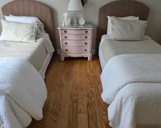 Two twins headboard + mattress