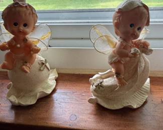 Rural Area Blue Moon Estate Sale w/ Vintage, Furniture & Art