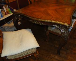 Dining Room Table with 6 chairs