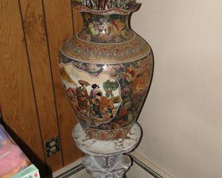 Oriental vase on pedestal
