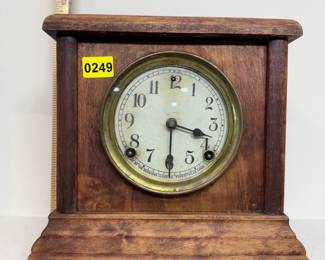 clock mantle