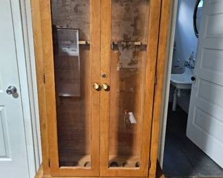 Gun cabinet