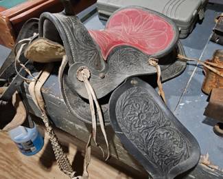 Saddle