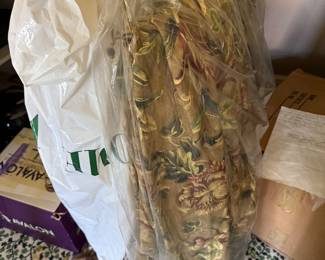 Drapes with Cabbage Leaves