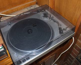 Technics by Panasonic SL-1600 Turntable