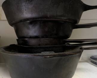 Cast iron cookware - Wagner wear