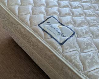 Full size mattress and box spring