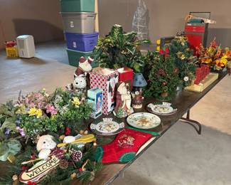 Holiday florals and decor