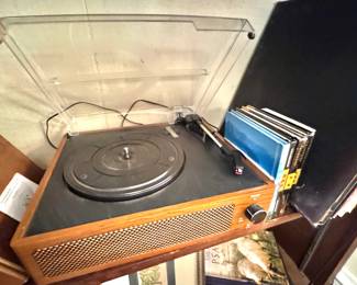 R608 Bluetooth Belt-Drive Record Player with Built-In Speakers & Dust Cover