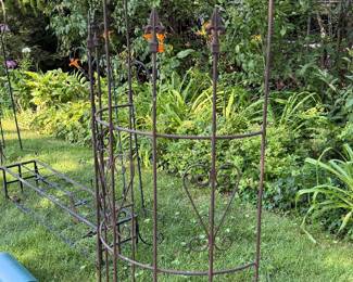 Vintage Metal Garden Arbor Trellis with Arched Dome, Decorative Outdoor Garden Arch, Rust Patina Finish