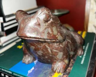 Bracciate jasper Frog figurine