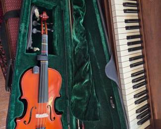 1/4 Size Student Violin Outfit with Bow, Case & Kun Shoulder Rest