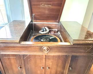 Victor Victrola Granada Antique Orthophonic Phonograph Record Cabinet