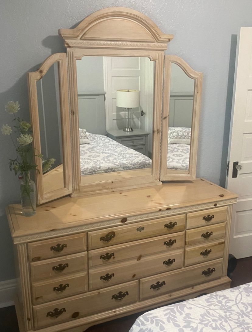 vintage Broyhill Fontana triple dresser features a natural pine finish and a matching tri-fold mirror