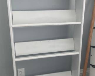 4-shelf bookshelf