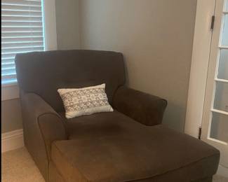 Upholstered chaise chair