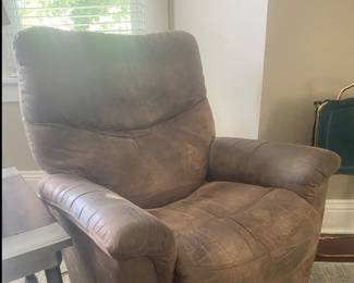 Brown recliner (1 of 2)