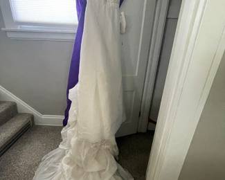 Wedding Dress, never wore, still with a tag