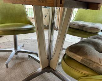 Swivel Dining Set with Cast Aluminum Pedestal Table and Four Green Swivel Chairs