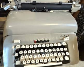 Royal Quiet De Luxe Portable Manual Typewriter, Mid-Century Office Machine, Original Gray Finish, Writer's Typewriter, Industrial Desk Decor