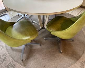 Swivel Dining Set with Cast Aluminum Pedestal Table and Four Green Swivel Chairs