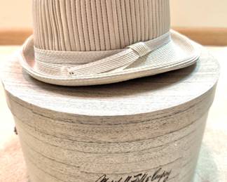 Marshall Field's Chicago Vintage Ladies Grosgrain Cloche Hat with Original Box