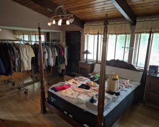 Amazing King size four poster bed
