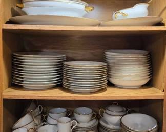 M Z Habsburg GoldRimmed China Set 100 Pcs