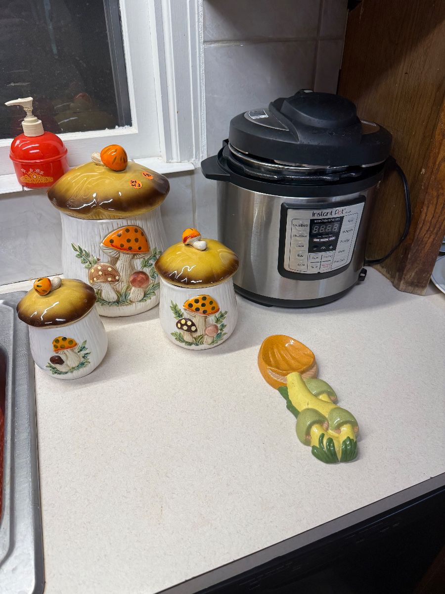 Merry Mushroom canister set and instapot