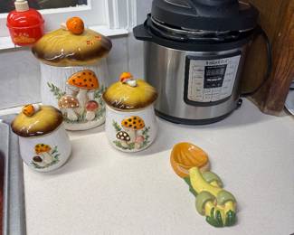 Merry Mushroom canister set and instapot