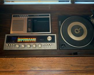 Console stereo cabinet inside
