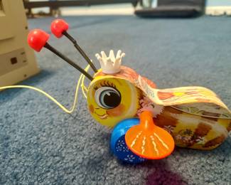 Queen bee pull along toy
