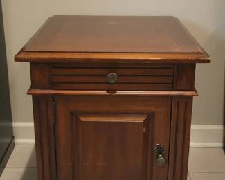 Traditional Wood End Table with Cabinet and Drawer
