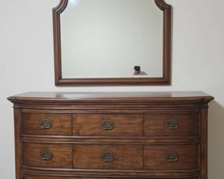 Traditional NineDrawer Serpentine Dresser with Arched Mirror