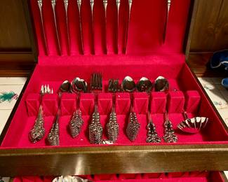 Service for 8 silver plate flatware International Silver