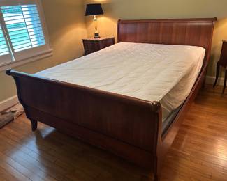 Queen sleigh bed
