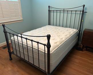 Metal full / double bed