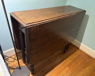 Oak gate leg drop leaf table