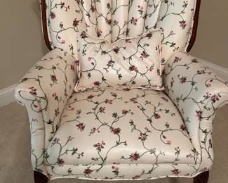 Tufted back armchair 