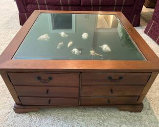 Display coffee table