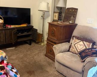 chair, lamps, tables, TV, clock