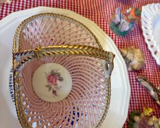 Vintage Capodimonte basket