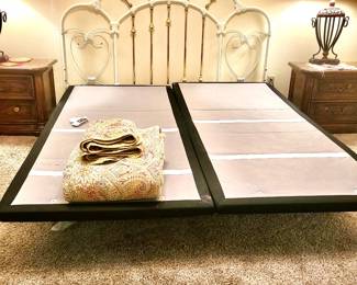 Kingsize (2twin XL) adjustable bed w/ remotes
