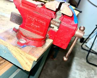 Large vice
