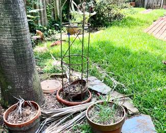 Metal trellis yard decor
