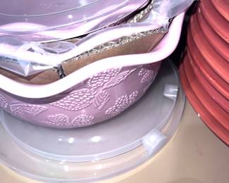 Pink Nesting mixing bowl set with tops