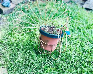 Metal garden Peacock plant hold