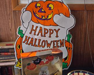 Vintage Hometrends Halloween Platter with Hand-Painted Stand & "Happy Halloween" Ghost Yard Sign