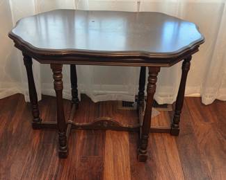 Vintage Mahogany Scalloped-Edge Side Table