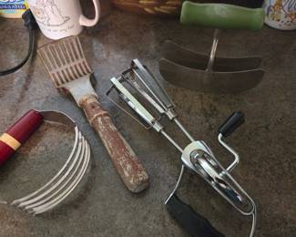 Vintage Kitchen Utensil Lot (Pastry Blender, Masher, Mezzaluna, Egg Beater) - Androck & Ekco Brands